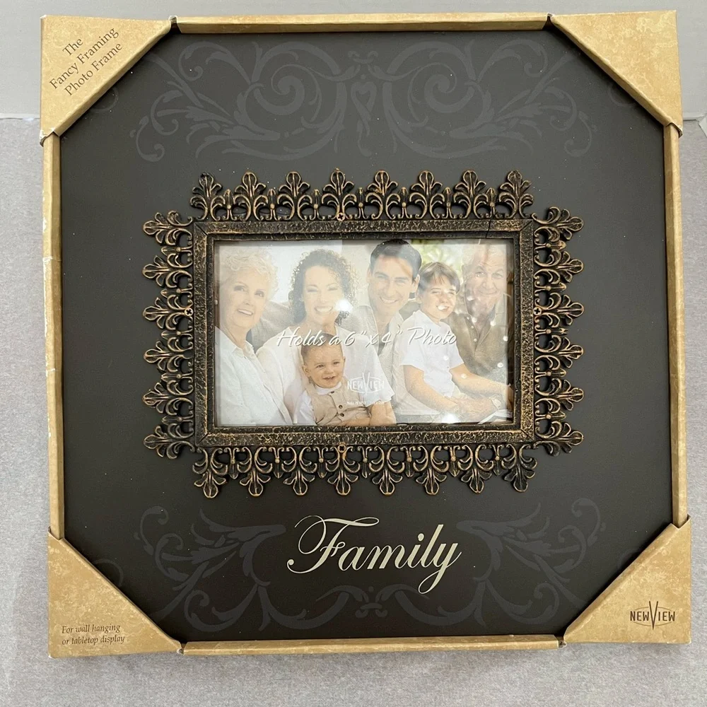 New View Family 6”x4” Picture Frame NWT